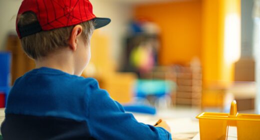 Enfant qui dessine